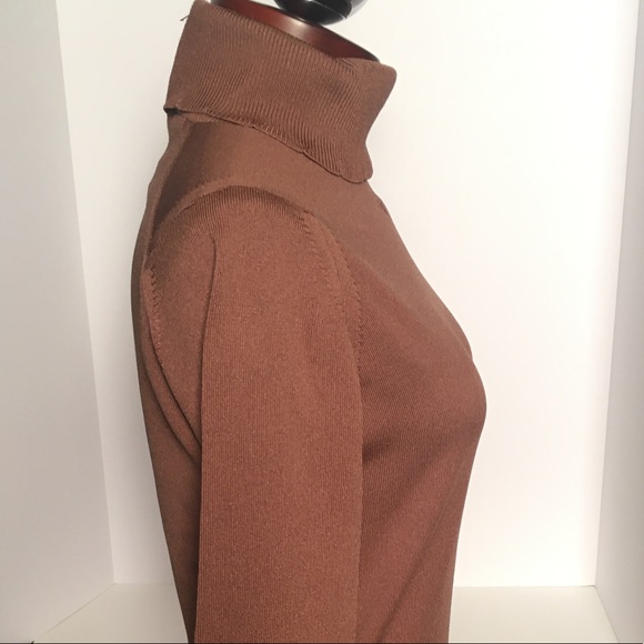 GIVENCHY • Long Sleeve Turtleneck Vintage Pullover - Picture 2 of 14